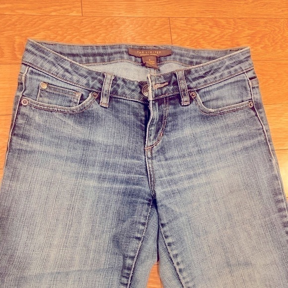 🔥 The Limited Flare Jeans Size 4 - Picture 2 of 5